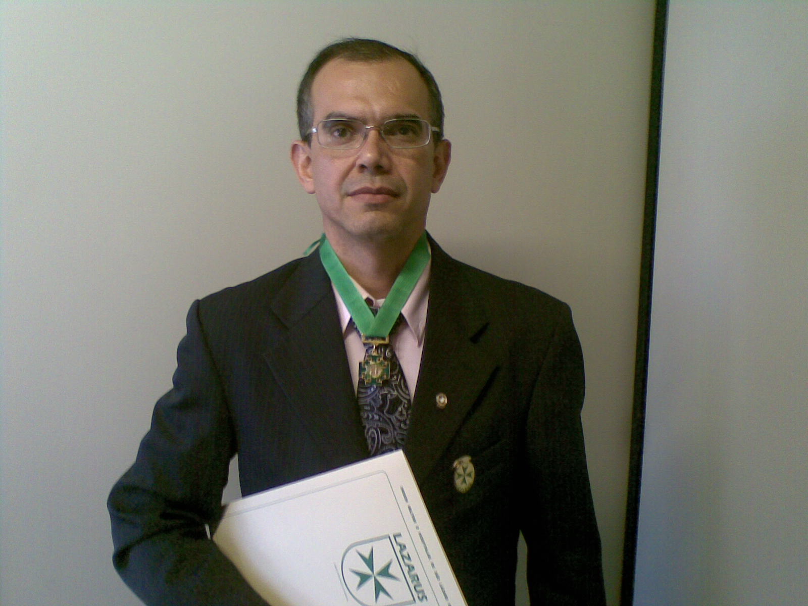 dr_paulo_tadeu_e_a_medalha_de_jerusalem.jpg