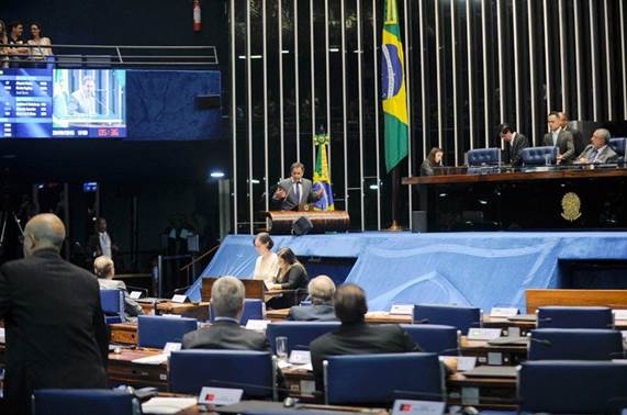 noticia senado 75anos