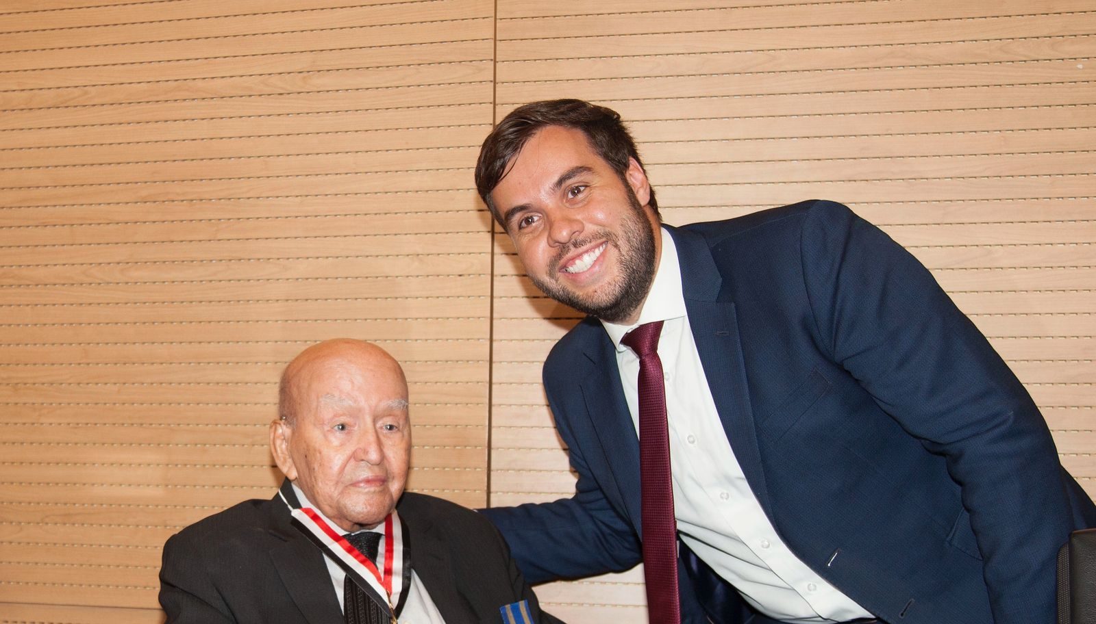 Medalha do Mérito Judiciário Militar é entregue no centenário de professor emérito da USP