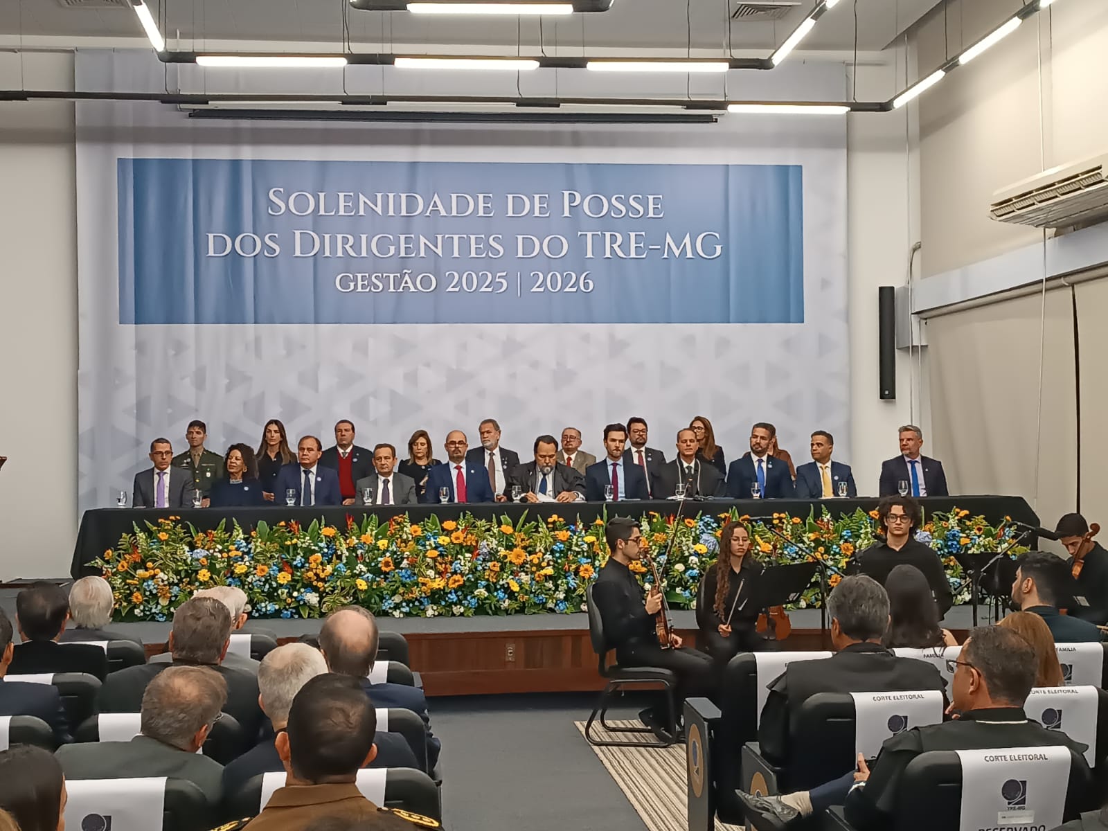 TJMMG compõe mesa de honra da posse da nova presidência do TRE-MG