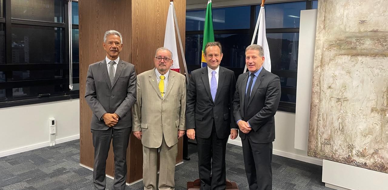 TJMMG faz visita institucional à presidência do TJMG