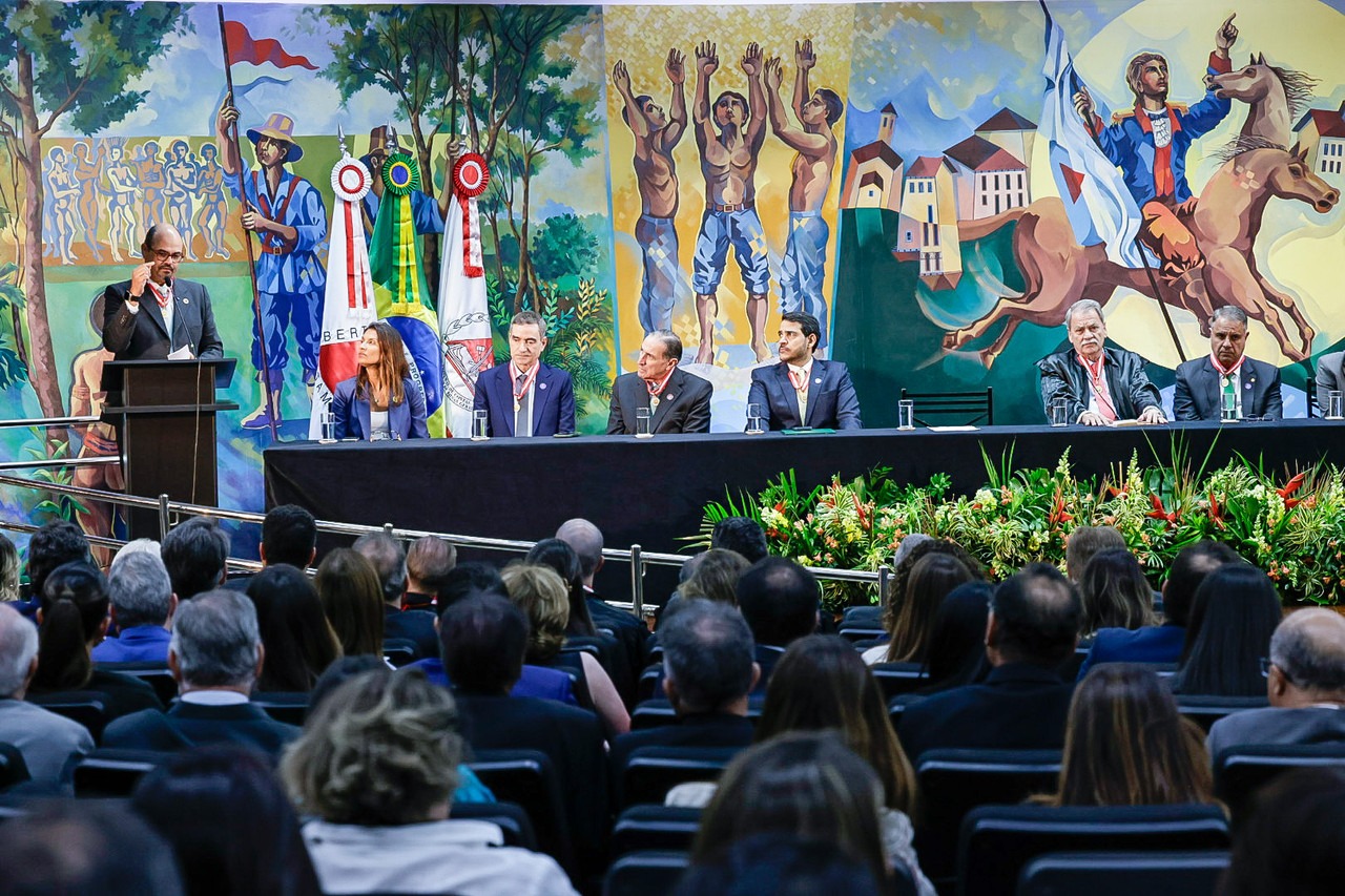 TJMMG participa de cerimônia de entrega do Colar do Mérito do Tribunal de Contas
