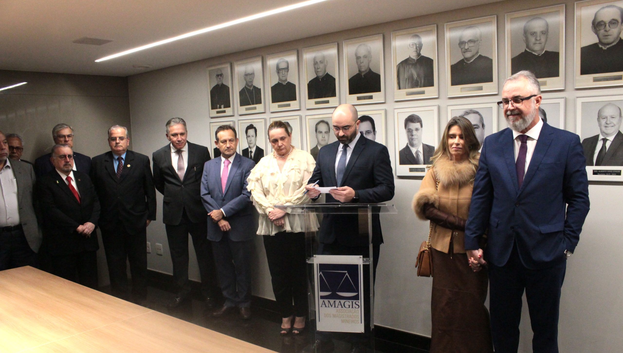 TJMMG prestigia a inauguração de foto na galeria de ex-presidentes da Amagis