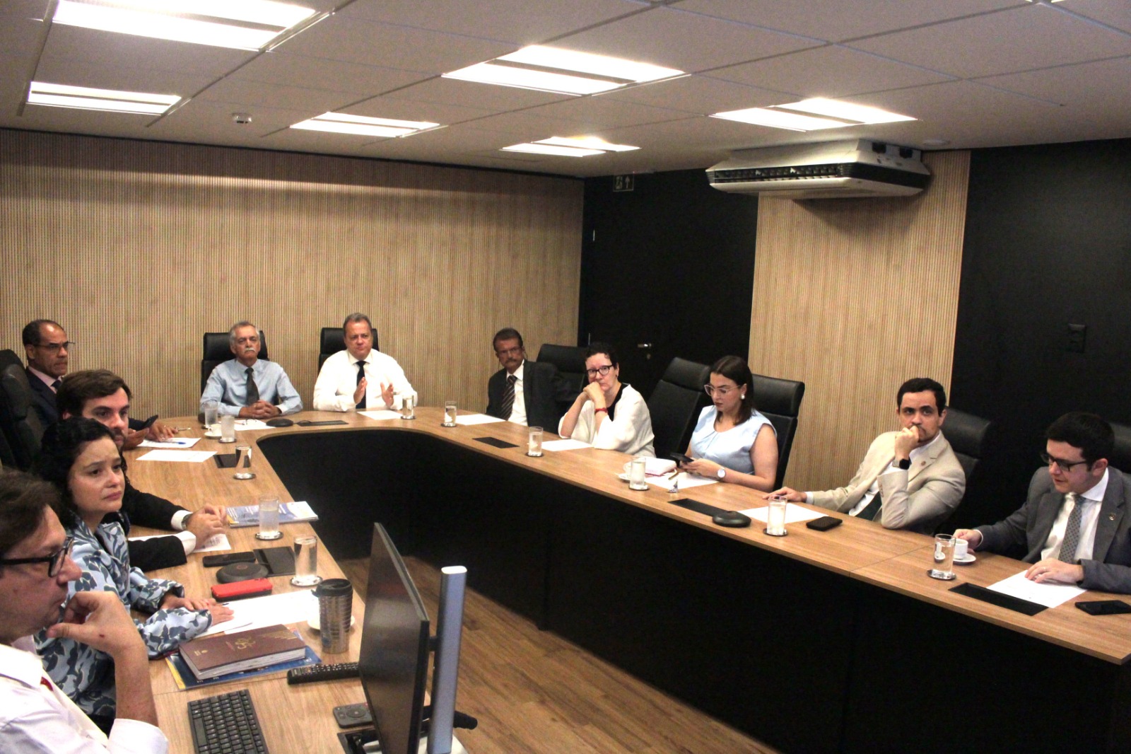 Prestação jurisdicional é tema de reunião entre corregedor e juízes de 1ª instância