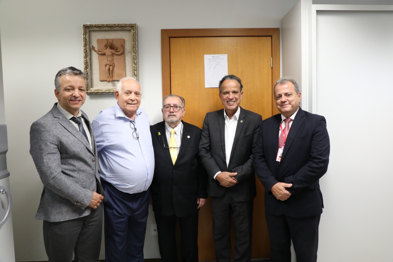 TJMMG realiza descerramento de escultura do desembargador aposentado Luís Marcelo Inacarato