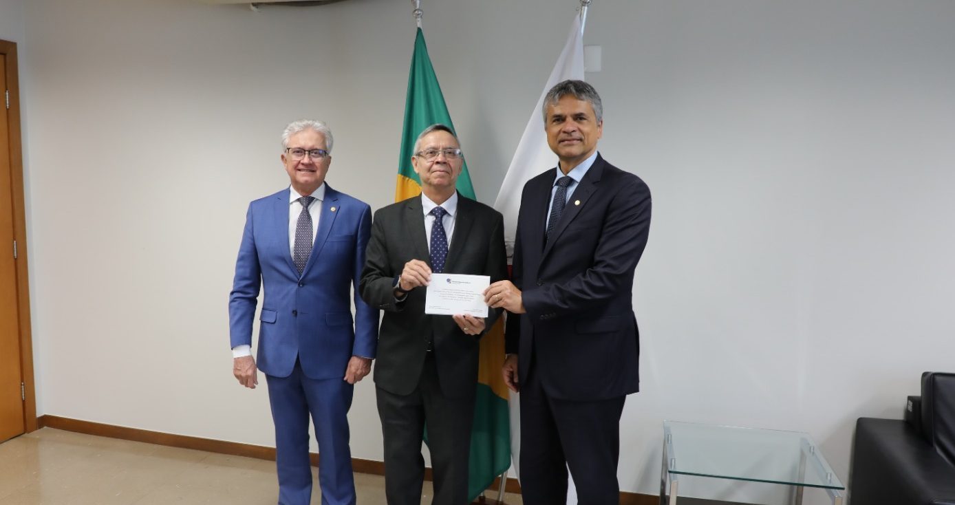 Presidente do TJMMG recebe convite de posse dos novos dirigentes do TRE-MG
